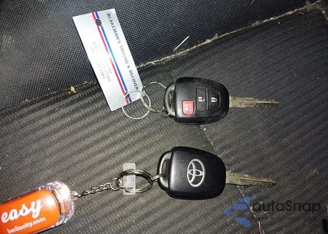 2016 Toyota Rav4 Le z USA, uszkodzony, nr VIN JTMBFREV1GJ075441